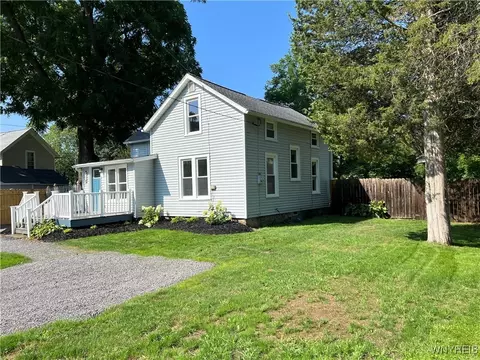 121 Lake St, Porter, NY 14174