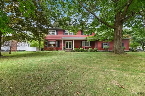 97 Deerfield Dr, Canandaigua, NY 14424
