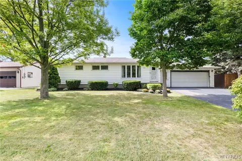 7375 Sunnydale Dr, Niagara, NY 14304
