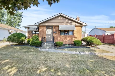 9 Bay Ln, Cheektowaga, NY 14225