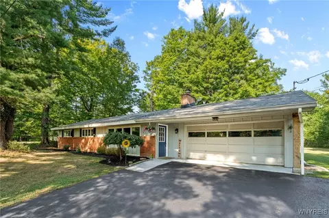 223 Greenwood Dr, Aurora, NY 14052