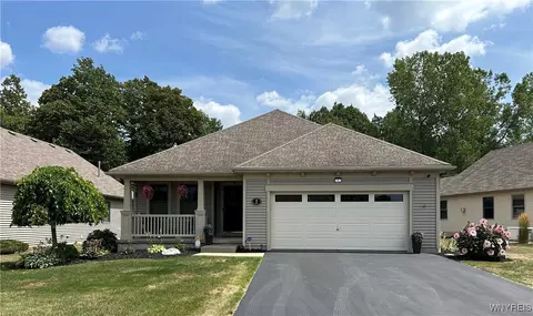 1 Lakeside Cir, Elma, NY 14059