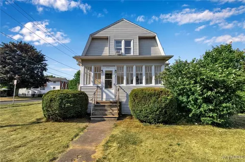 8 Maple St, Shelby, NY 14103