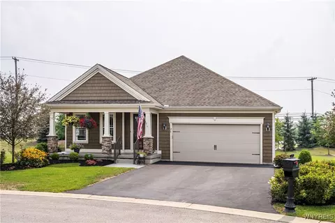 26 Cherryfield Ln, Lancaster, NY 14086