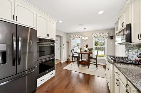 Kitchen - 26 Cherryfield Ln, Lancaster, NY 14086 photo 2 of 6