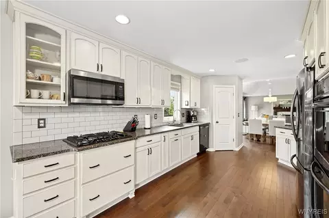 Kitchen - 26 Cherryfield Ln, Lancaster, NY 14086 photo 3 of 6