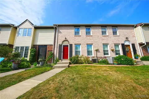 176 Stepping Stone Ln, Orchard Park, NY 14127