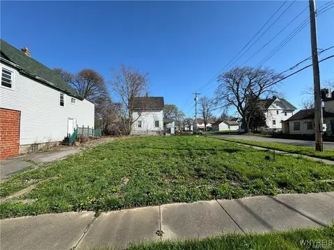 928 Centre Ave, Niagara Falls, NY 14305