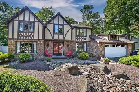 11 Fennec Ln, East Amherst, NY 14051