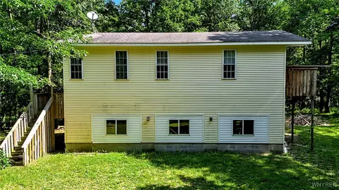 9243-9247 Coffee Hill Rd, West Sparta, NY 14437