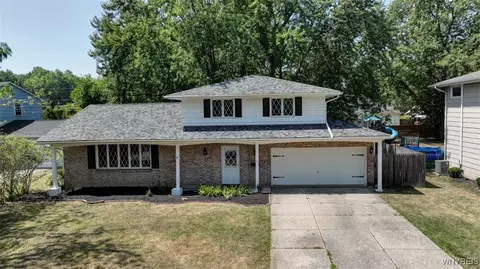 10 Sweetwood Dr N, Amherst, NY 14228