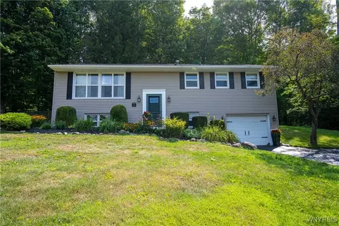 8711 S Greenbriar, Boston, NY 14025