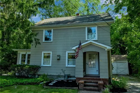 831 Lawrence Ave, Aurora, NY 14052