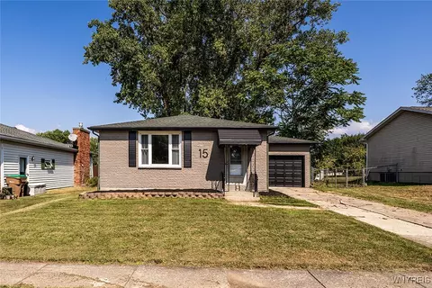 15 Wyndmoor Ct, Depew, NY 14043