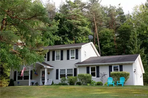 13431 Ward Rd, Holland, NY 14080