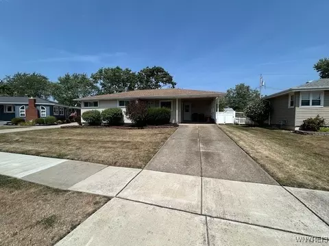 134 Kingsbury Ln, Tonawanda, NY 14150