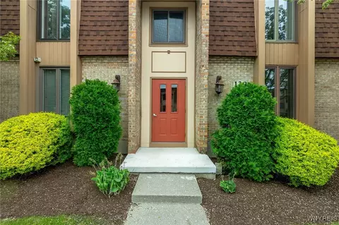 130 Groton Dr #4, Amherst, NY 14228