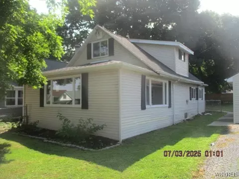6505 Hamilton Dr, Evans, NY 14047