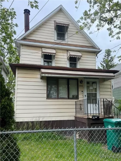 1852 Ontario Ave, Niagara Falls, NY 14305