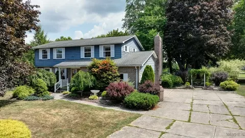 261 Rolling Green Ln, Elma, NY 14059