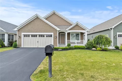 29 Raine Dr, Amherst, NY 14221