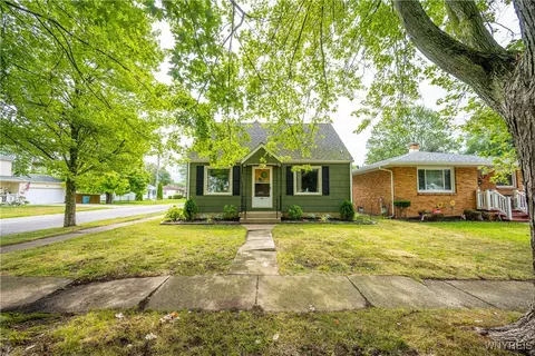 49 Maple Ter, North Tonawanda, NY 14120
