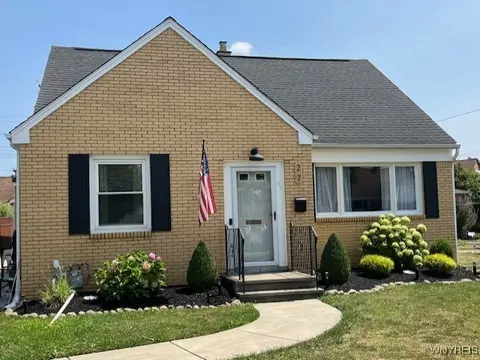 27 Thruway Ct, Cheektowaga, NY 14225