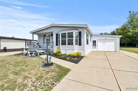 54 N Eaglecrest Dr, Hamburg, NY 14075