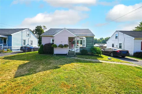 6551 Hamilton Dr, Evans, NY 14047
