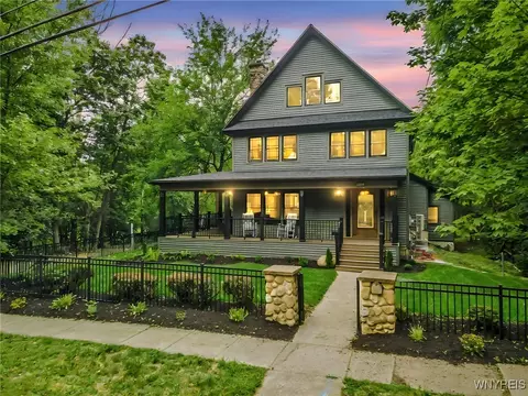 842 Oakwood Ave, Aurora, NY 14052