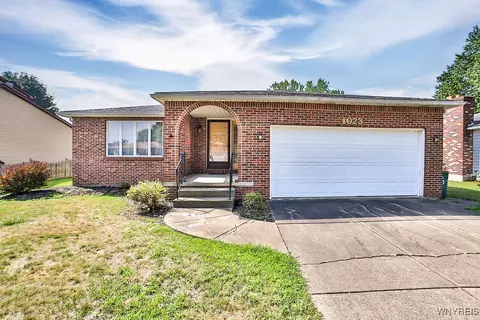 1023 Remington Dr, North Tonawanda, NY 14120