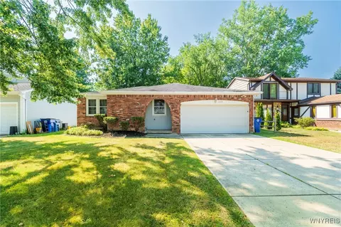 116 Sunset Ct, Amherst, NY 14228