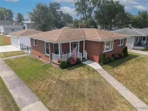 27 Wilma Dr, Lancaster, NY 14086