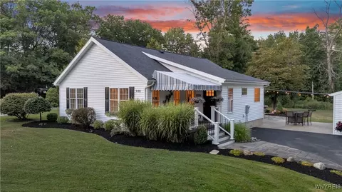9181 Waterman Rd, Evans, NY 14006