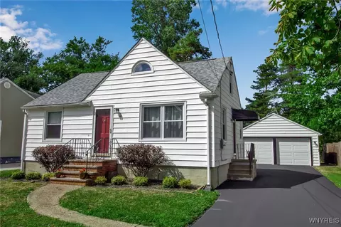 88 Raymond St, Hamburg, NY 14075