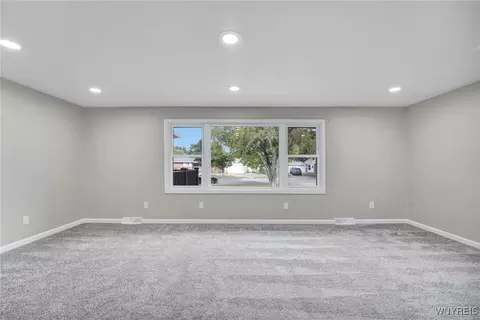 Living - 109 Devon Ln, Amherst, NY 14221 photo 4 of 11