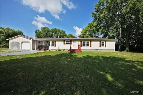 9395 Fredonia Stockton Rd, Pomfret, NY 14063
