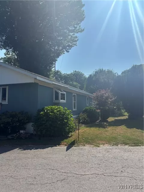 3902 Lockport Olcott Rd, Lockport, NY 14094