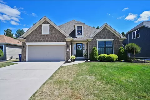 133 Boxelder Ln, Amherst, NY 14228