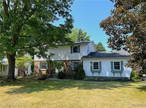 4630 Boncrest Dr E, Buffalo, NY 14221