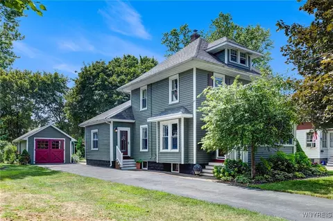 38 Oliver Pl, Hamburg, NY 14075