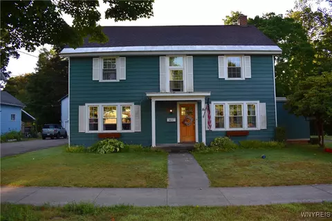16 S Franklin St, New Albion, NY 14719