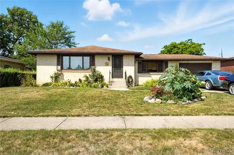 168 Leocrest Ct, West Seneca, NY 14224