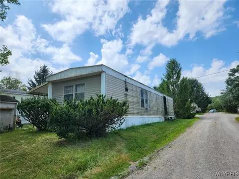 7207 Hunters Creek Apt 37 Rd #37, Holland, NY 14080