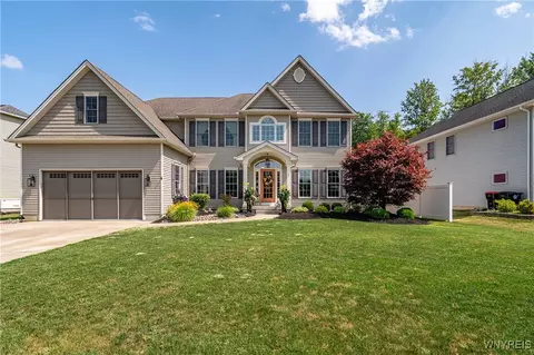 7 Parliament Ln, Lancaster, NY 14086