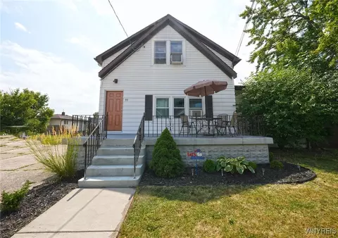 95 Clover Pl, Cheektowaga, NY 14225
