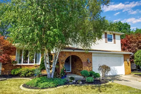 92 Cromwell Dr, Depew, NY 14043