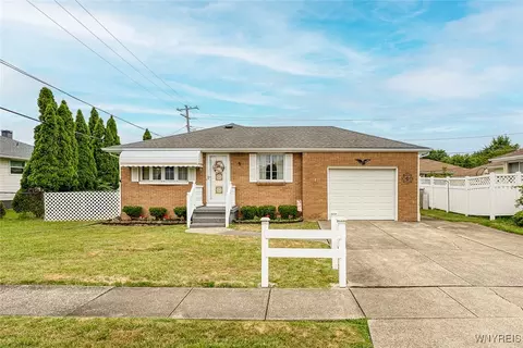 8 Satinwood Dr, Cheektowaga, NY 14225