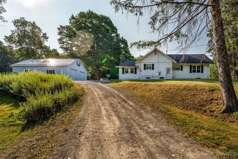 994 Grover Rd, Aurora, NY 14052