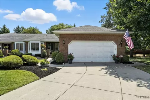 51 Hampton Hill Dr, Amherst, NY 14221